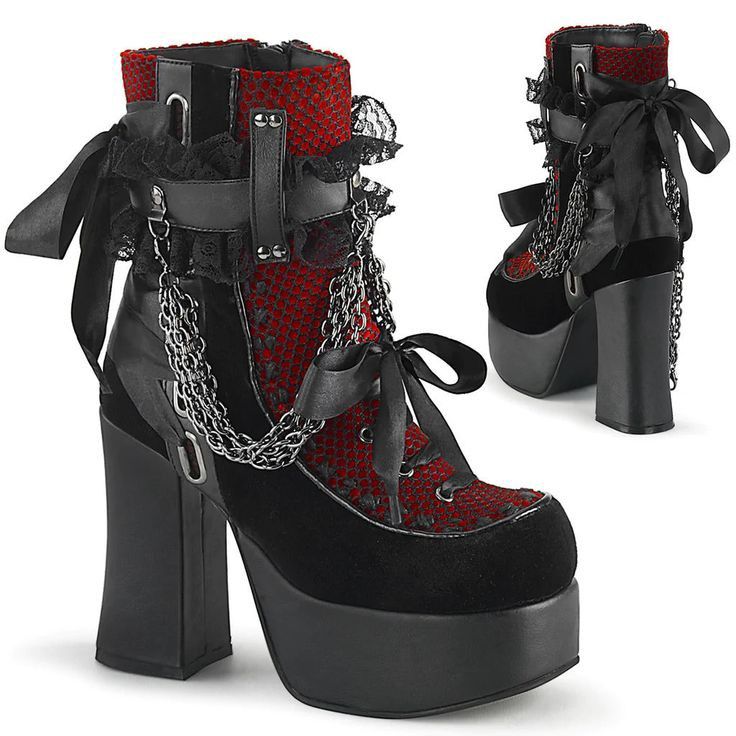Look 6 — Botas con hebillas